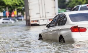 cara aman lewati banjir pakai mobil